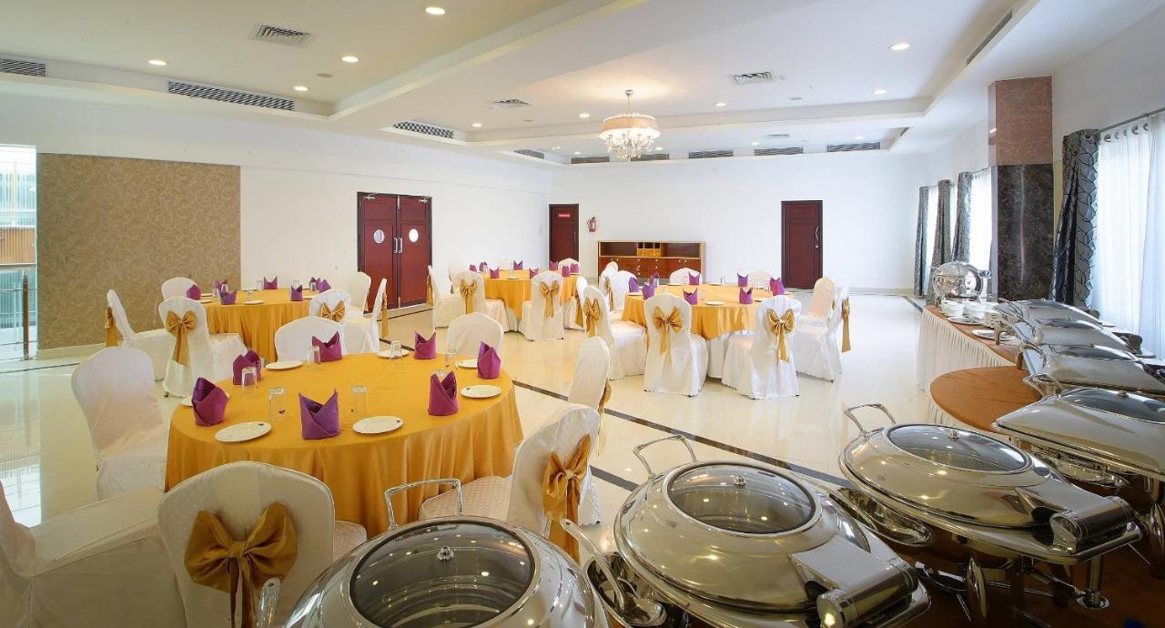 Hotel Port Palace Ковалам Екстериор снимка