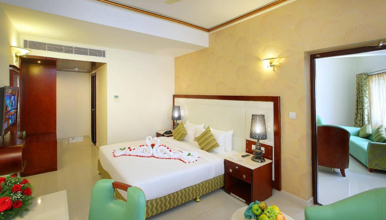 Hotel Port Palace Ковалам Екстериор снимка