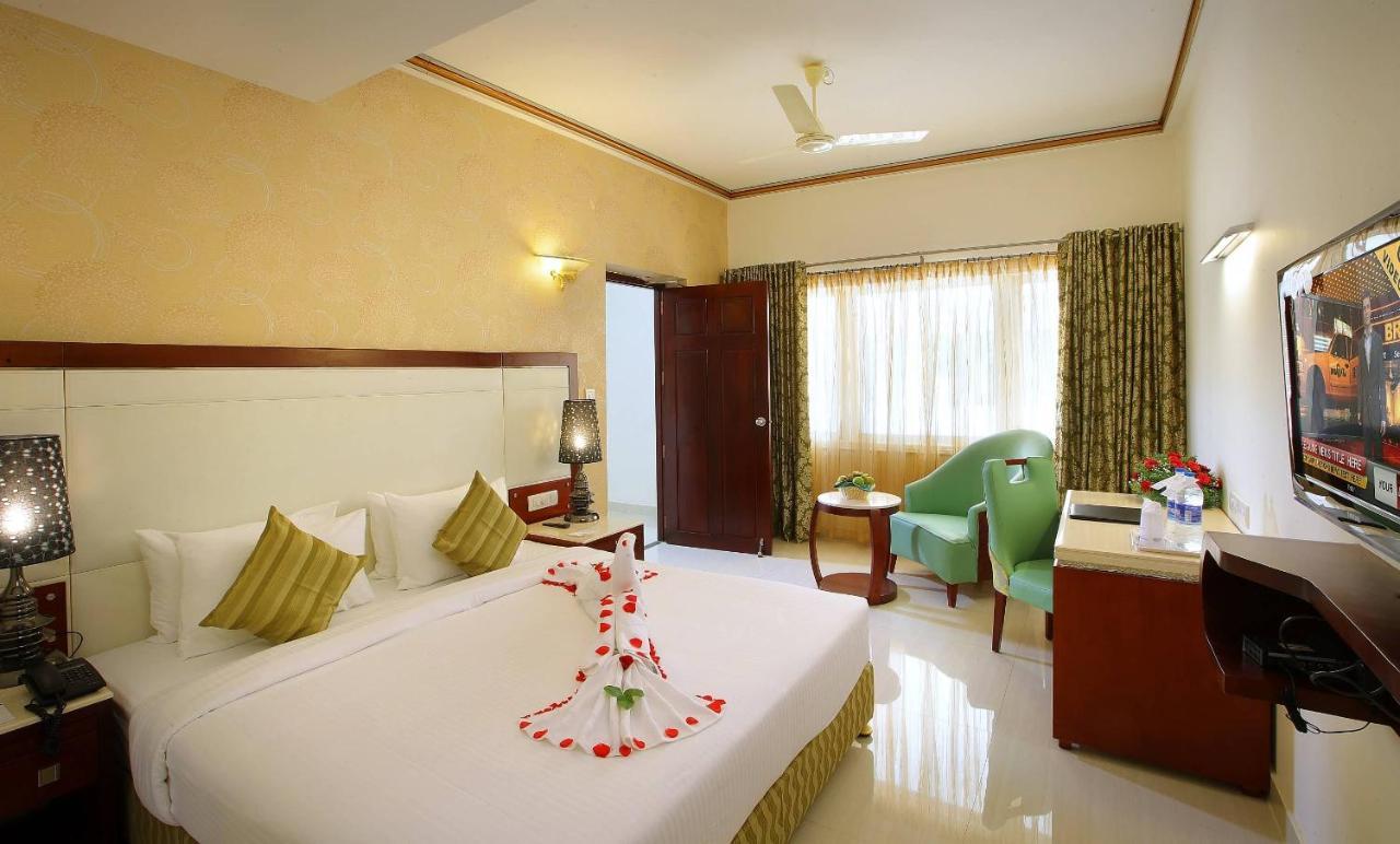 Hotel Port Palace Ковалам Екстериор снимка
