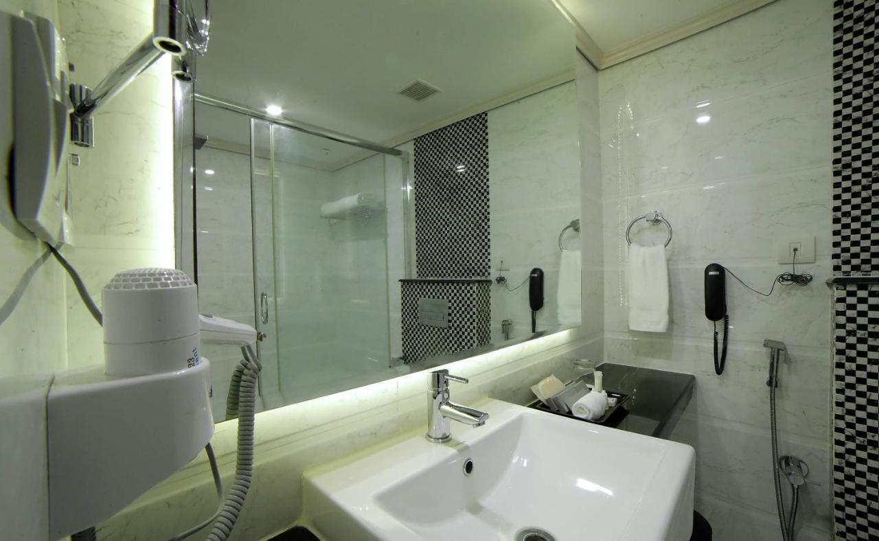Hotel Port Palace Ковалам Екстериор снимка