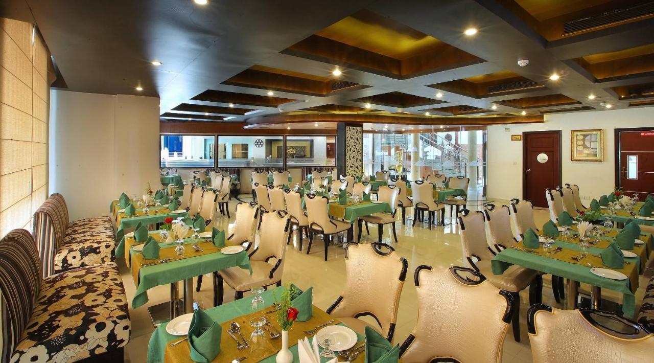 Hotel Port Palace Ковалам Екстериор снимка