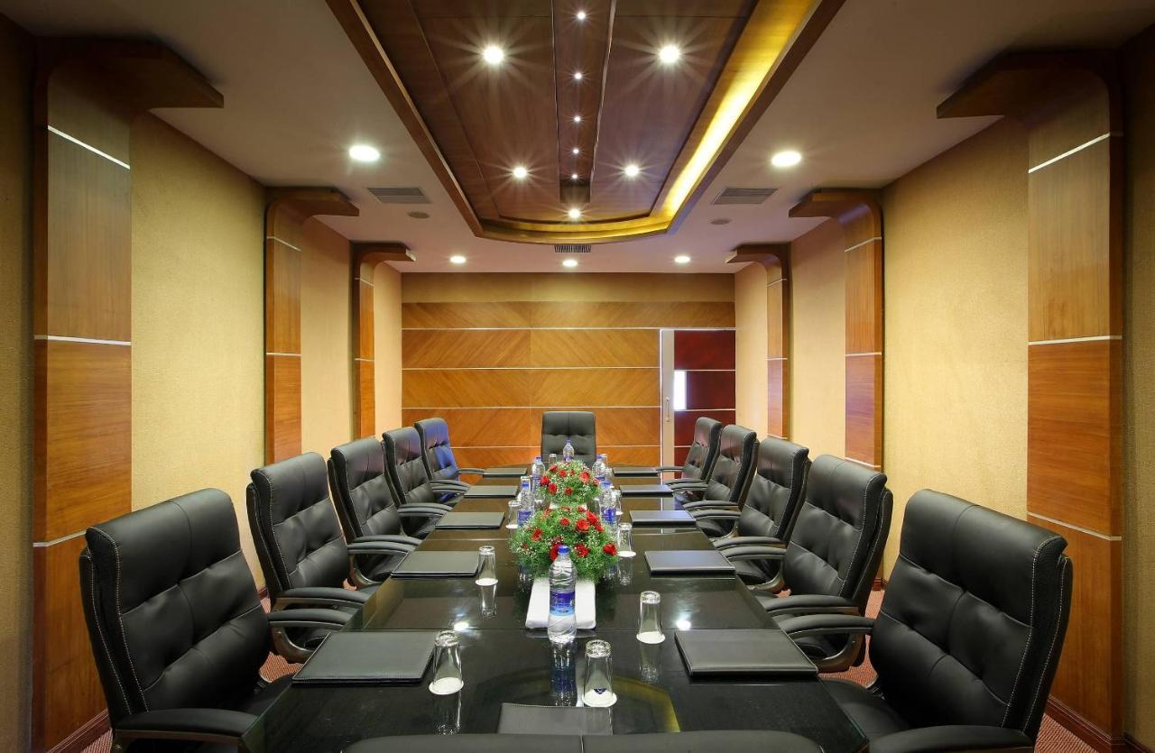 Hotel Port Palace Ковалам Екстериор снимка