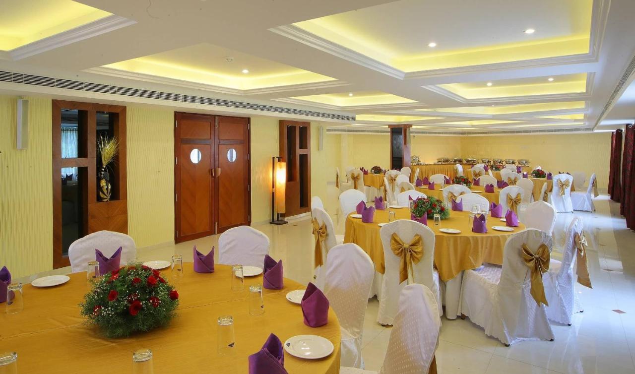 Hotel Port Palace Ковалам Екстериор снимка