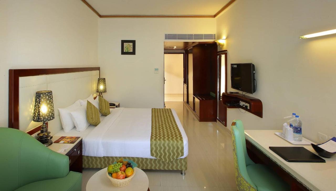 Hotel Port Palace Ковалам Екстериор снимка