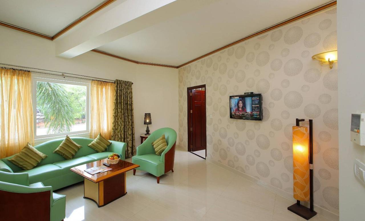 Hotel Port Palace Ковалам Екстериор снимка